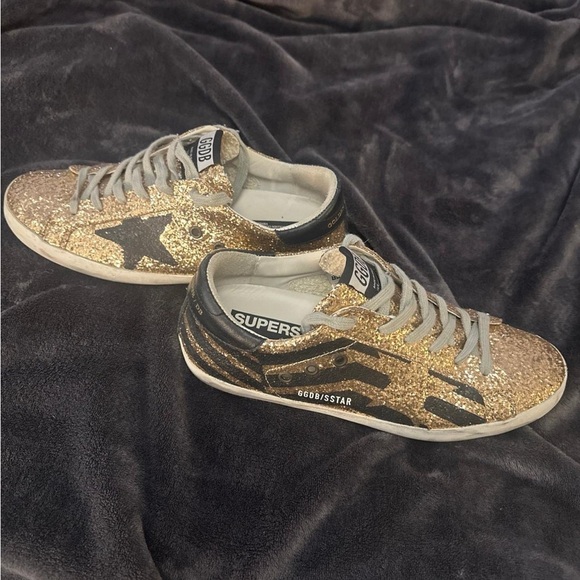 Golden Goose Gold Glitter Low-Top Sneakers with Black Star - Picture 2 of 9